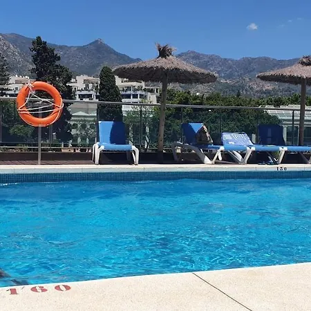 Con Jardin Y Piscina Apartment